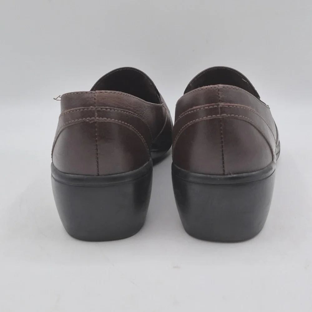 Clarks Shoes Womens Size 7.5M Brown Leather Slip On Wedge Comfort‎ Loafers